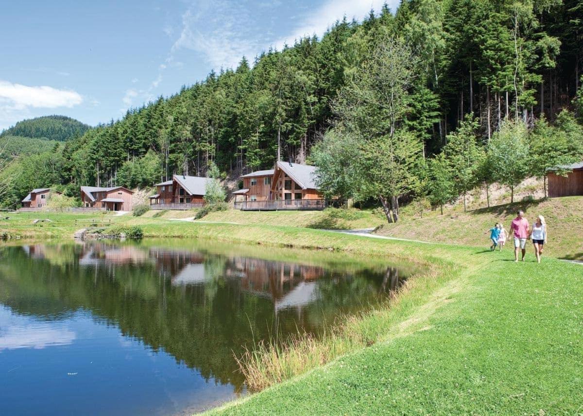 Penvale Lakes Lodges Llangollen Bagian luar foto