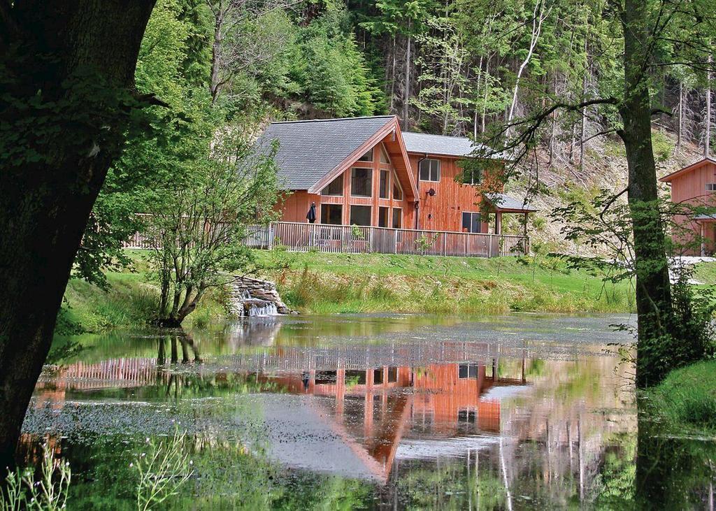 Penvale Lakes Lodges Llangollen Bagian luar foto